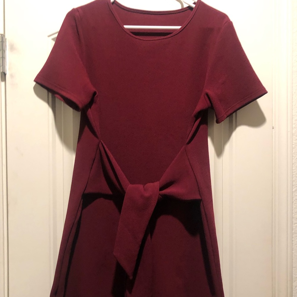 Cute wine colored sheath dress with tie in front.